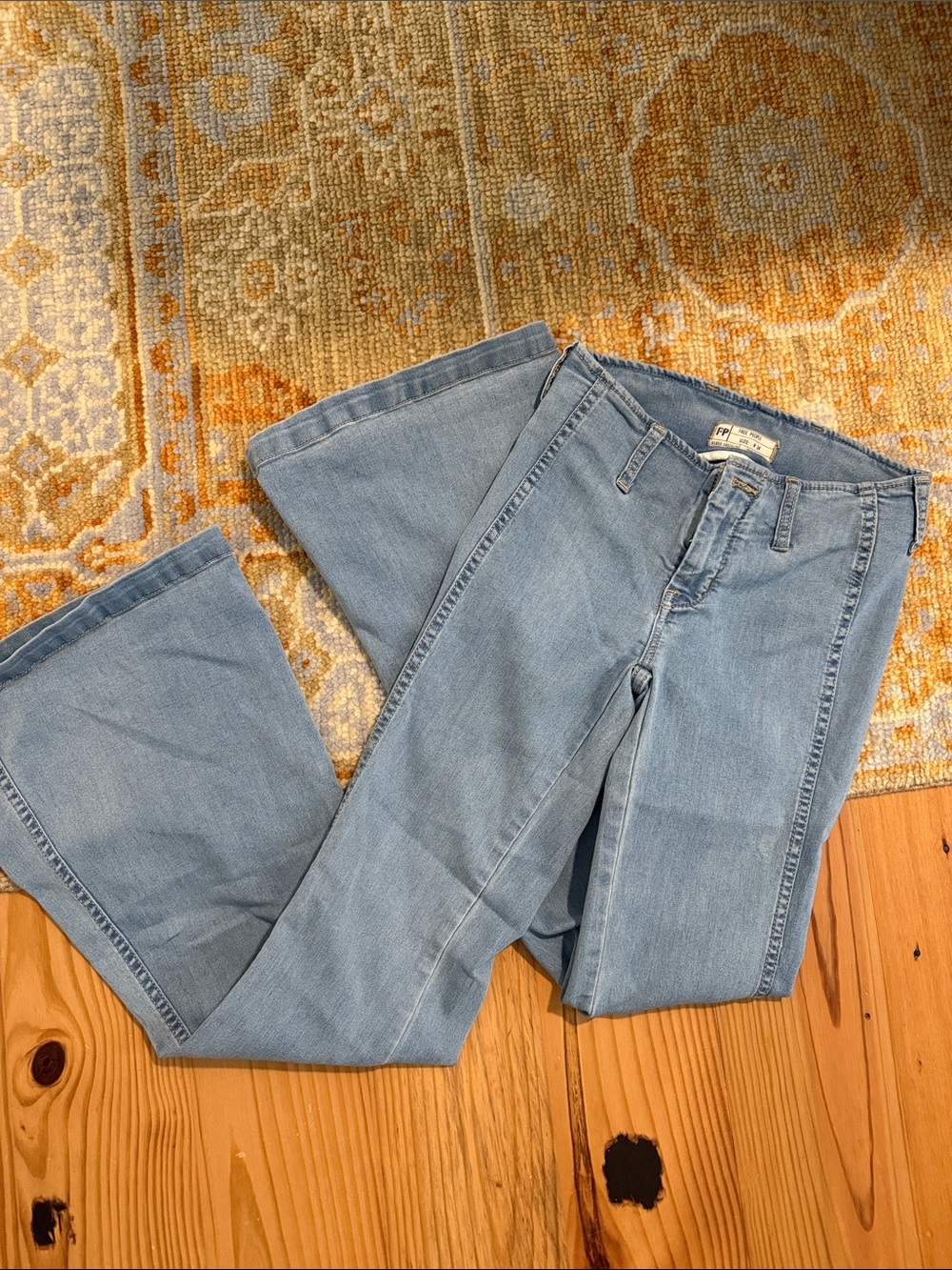 Free People Light Wash Women’s Jeans - Bell Bottom Jeans